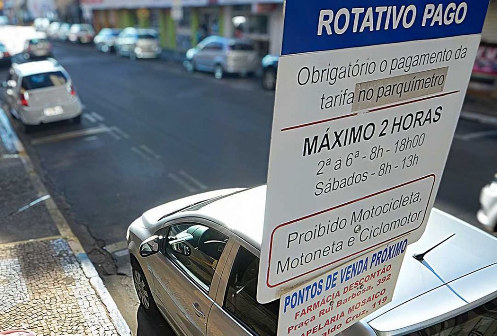 ZONA AZUL: Araçatuba regulamenta uso de estacionamento rotativo pago