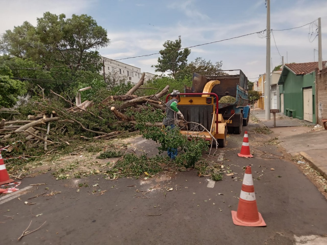 Birigui e Araçatuba intensifica trabalhos de limpeza após vendaval