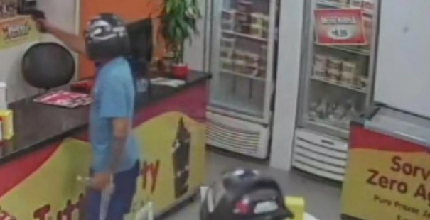 PM prende dupla suspeita de assalto a sorveteria e recupera motocicleta usada no crime em Birigui