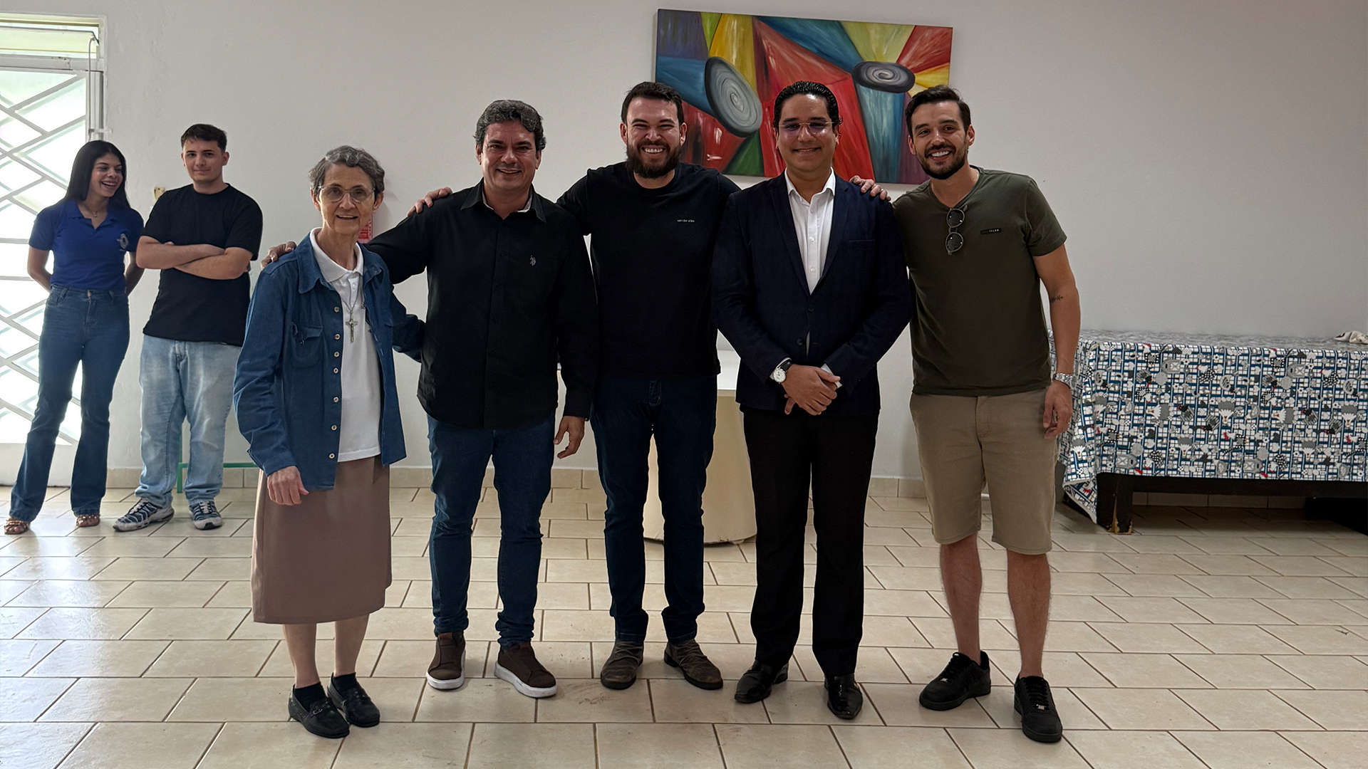 Música, carinho e emoção marcam tarde especial no Recanto do Vovô de Birigui